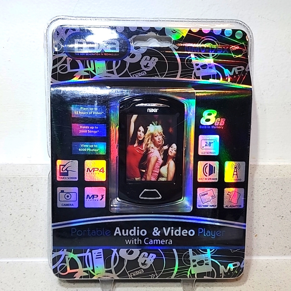 NAXA Digital Portable 8GB Camera ,Audio & Video Player NEW
